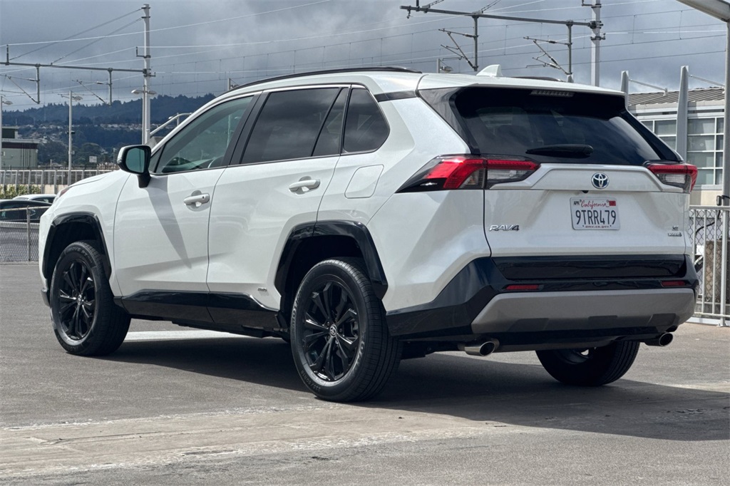 2022 Toyota RAV4 Hybrid SE photo 6