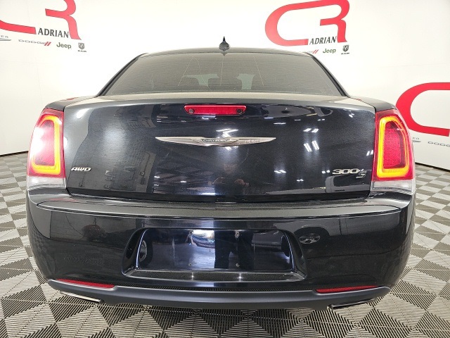2016 Chrysler 300 S photo 6