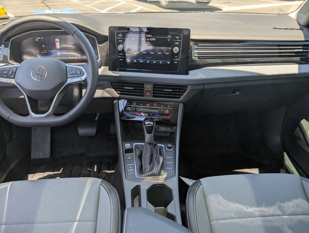 2025 Volkswagen Jetta 1.5T SE photo 22