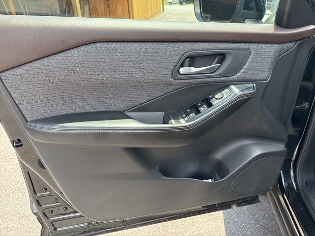 2021 Nissan Rogue SV photo 19