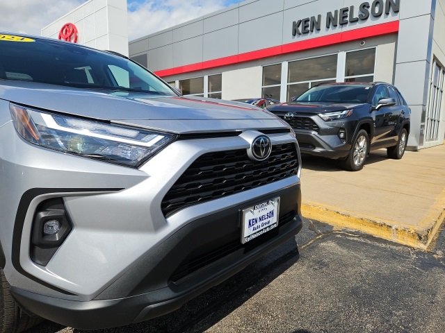 2024 Toyota RAV4 XLE Premium photo 3