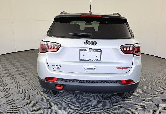 2025 Jeep Compass Trailhawk photo 3