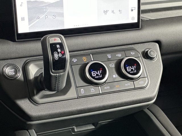 2025 Land Rover Defender 110 S photo 23