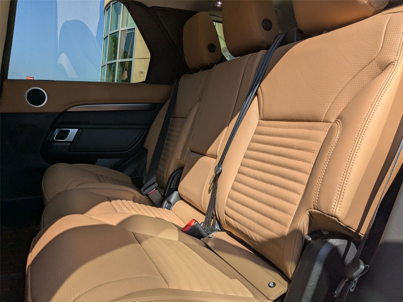 2025 Land Rover Discovery Metropolitan Edition photo 28