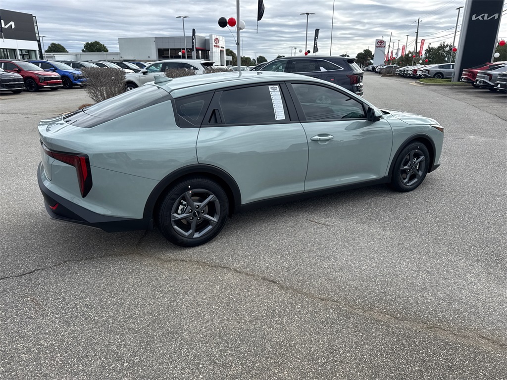 2025 Kia K4 LXS photo 3