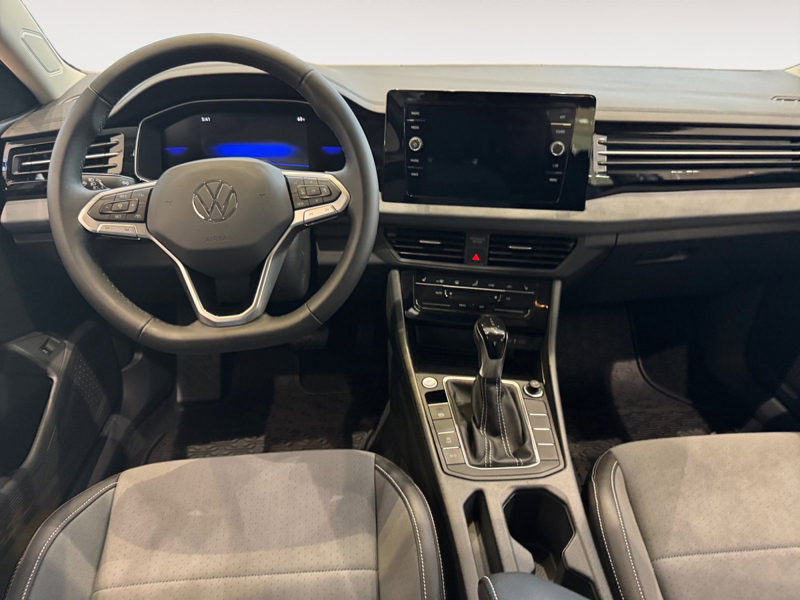 2025 Volkswagen Jetta SE photo 11
