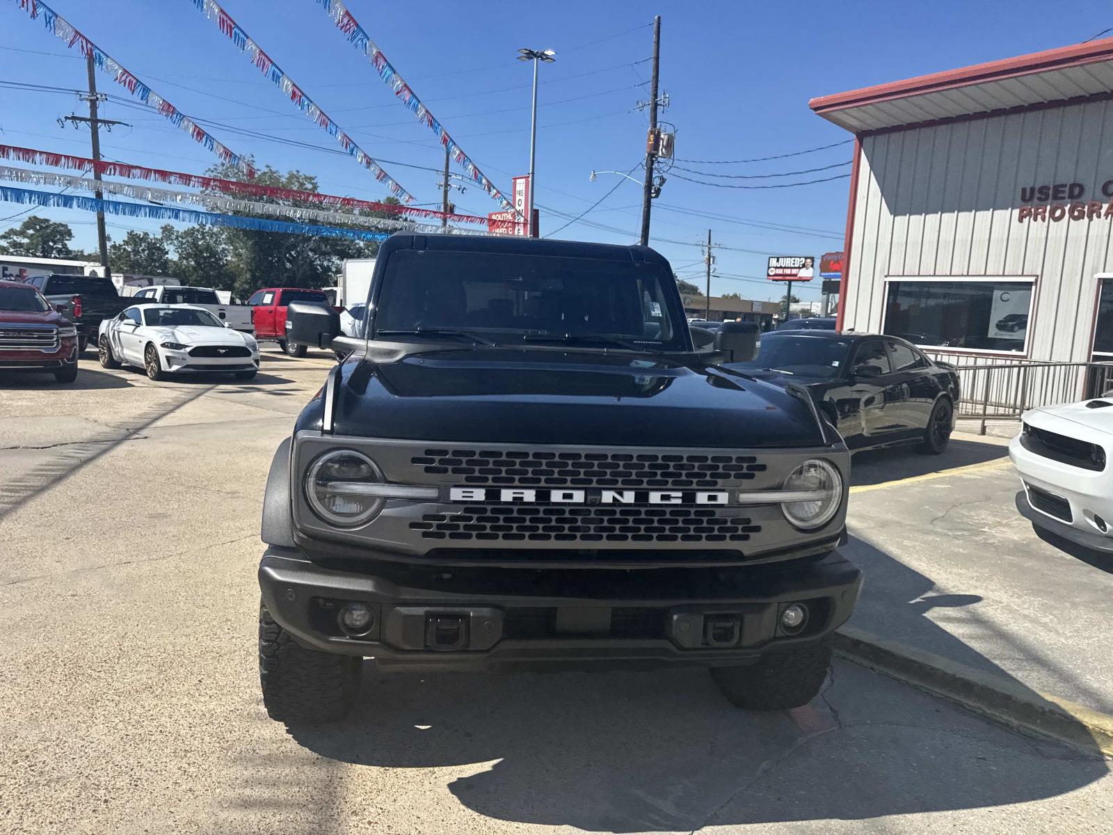 2023 Ford Bronco Badlands photo 2