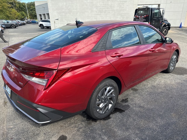 2024 Hyundai Elantra Hybrid Blue photo 2