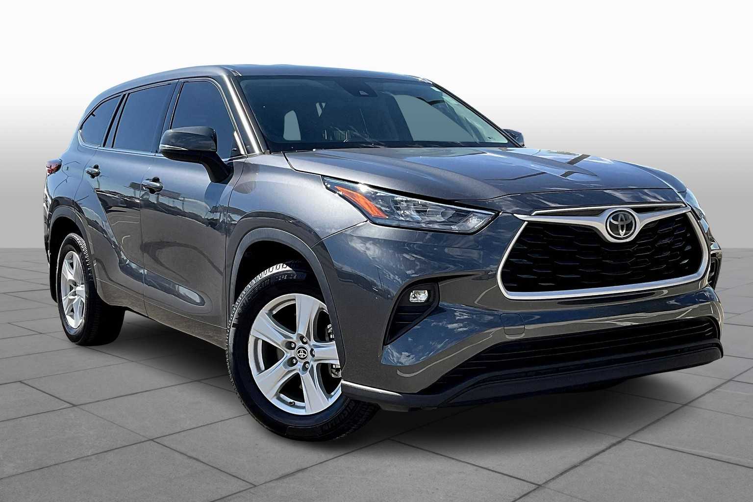 2020 Toyota Highlander LE photo 2
