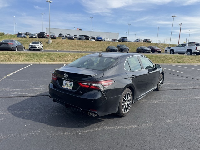 2022 Toyota Camry SE photo 3