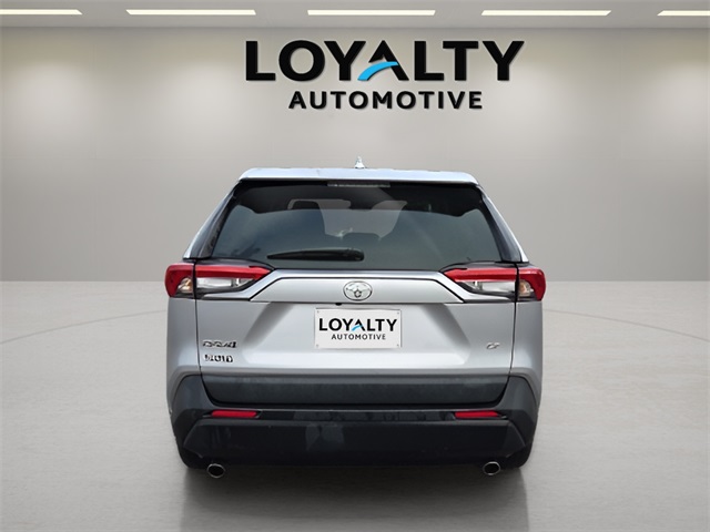2022 Toyota RAV4 LE photo 3