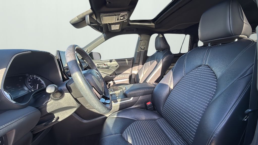 2023 Toyota Highlander Platinum photo 3