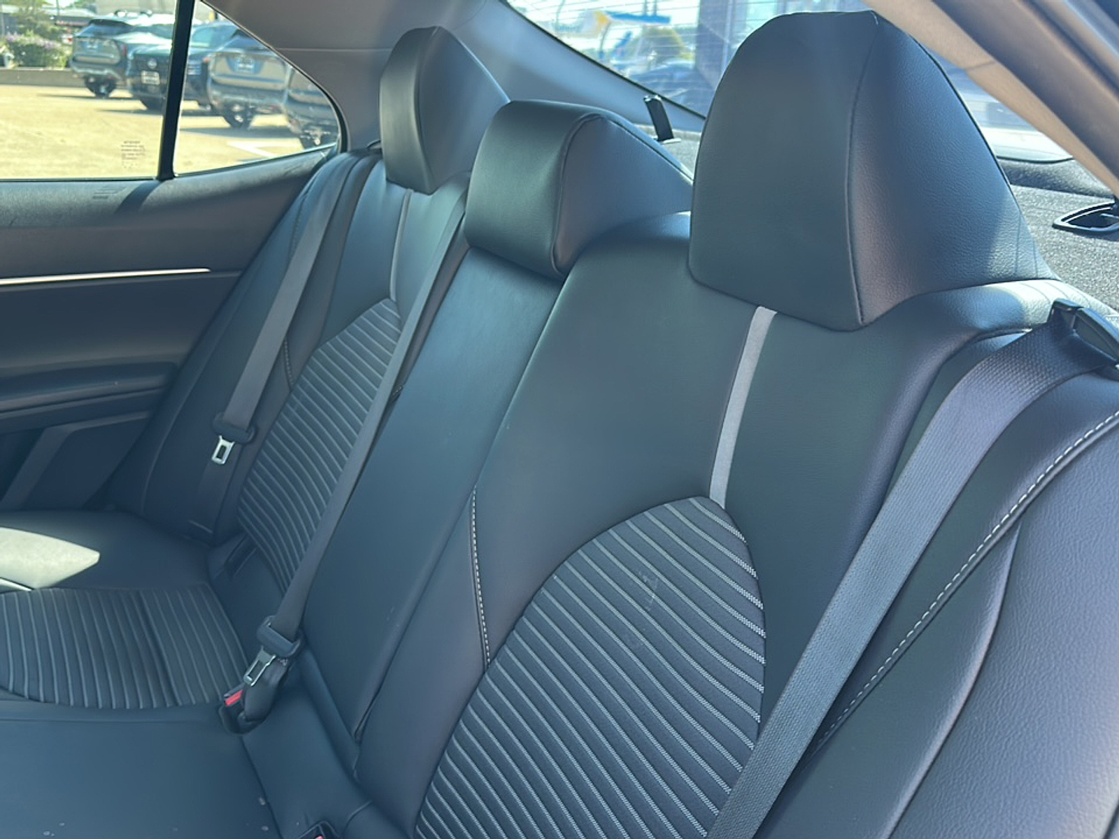 2019 Toyota Camry SE photo 4