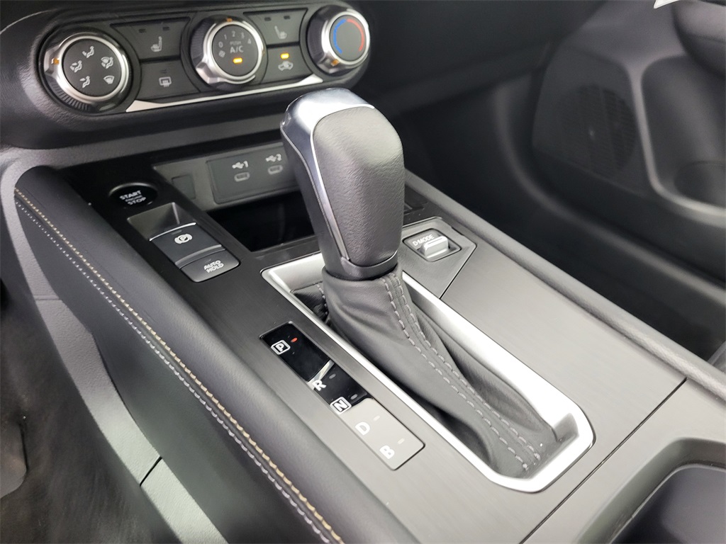 2025 Nissan Kicks SV photo 7
