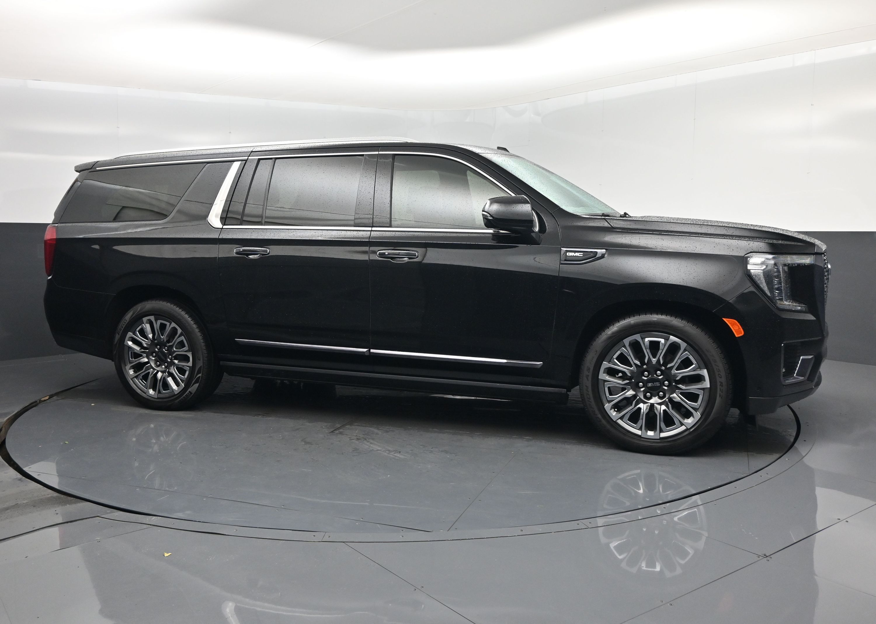 2023 GMC Yukon XL Denali Ultimate's photo