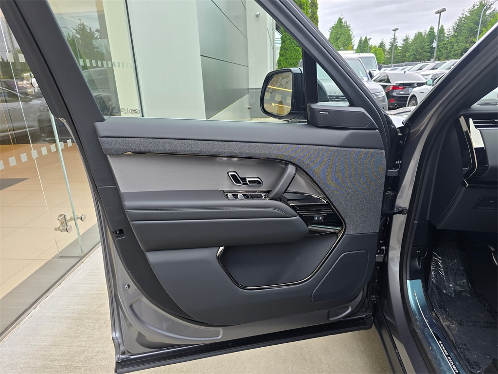 2025 Land Rover Range Rover Sport SE photo 19