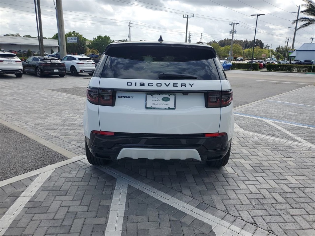 2025 Land Rover Discovery Sport SE photo 2