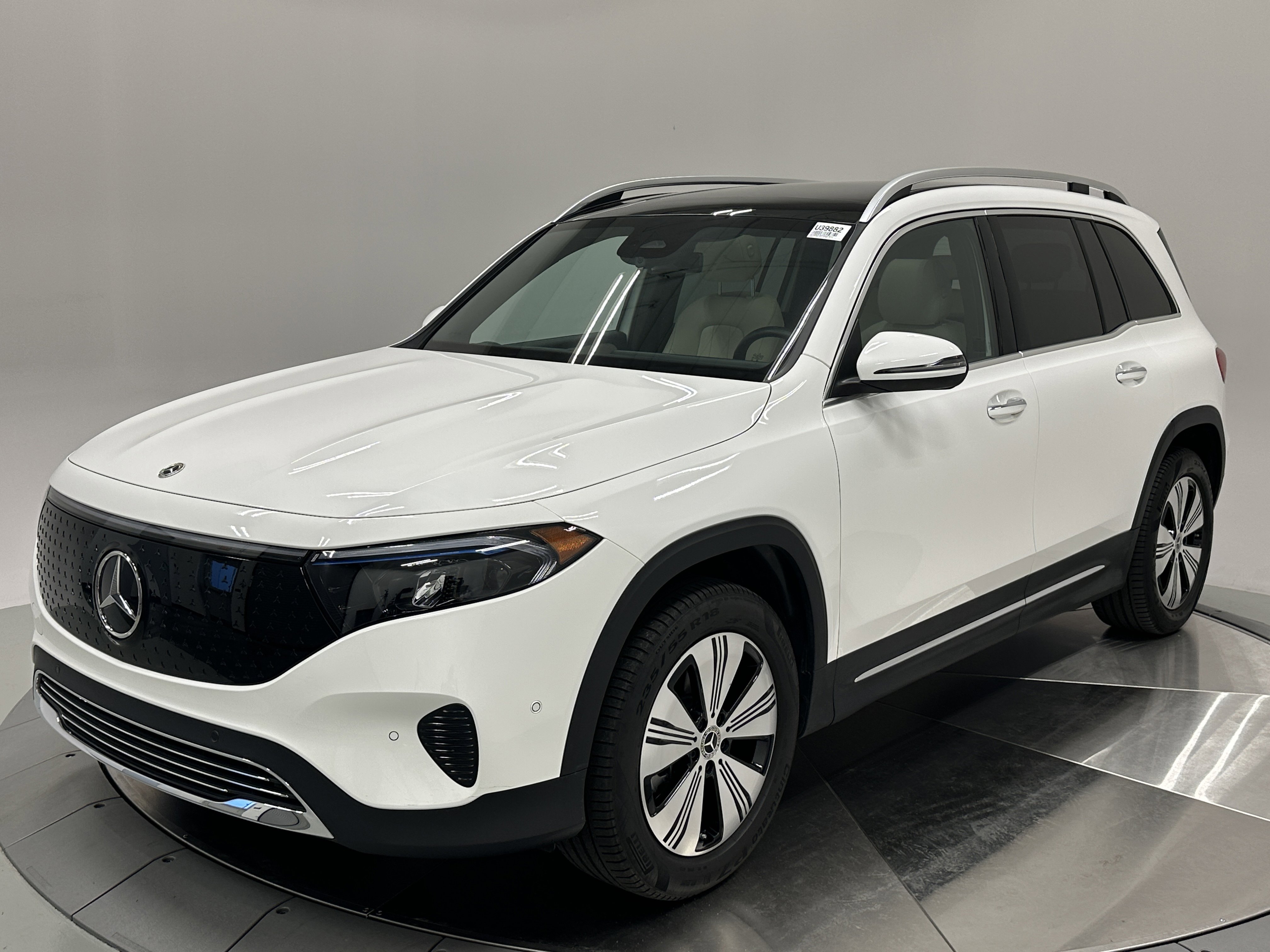 2024 Mercedes Benz EQB photo 3