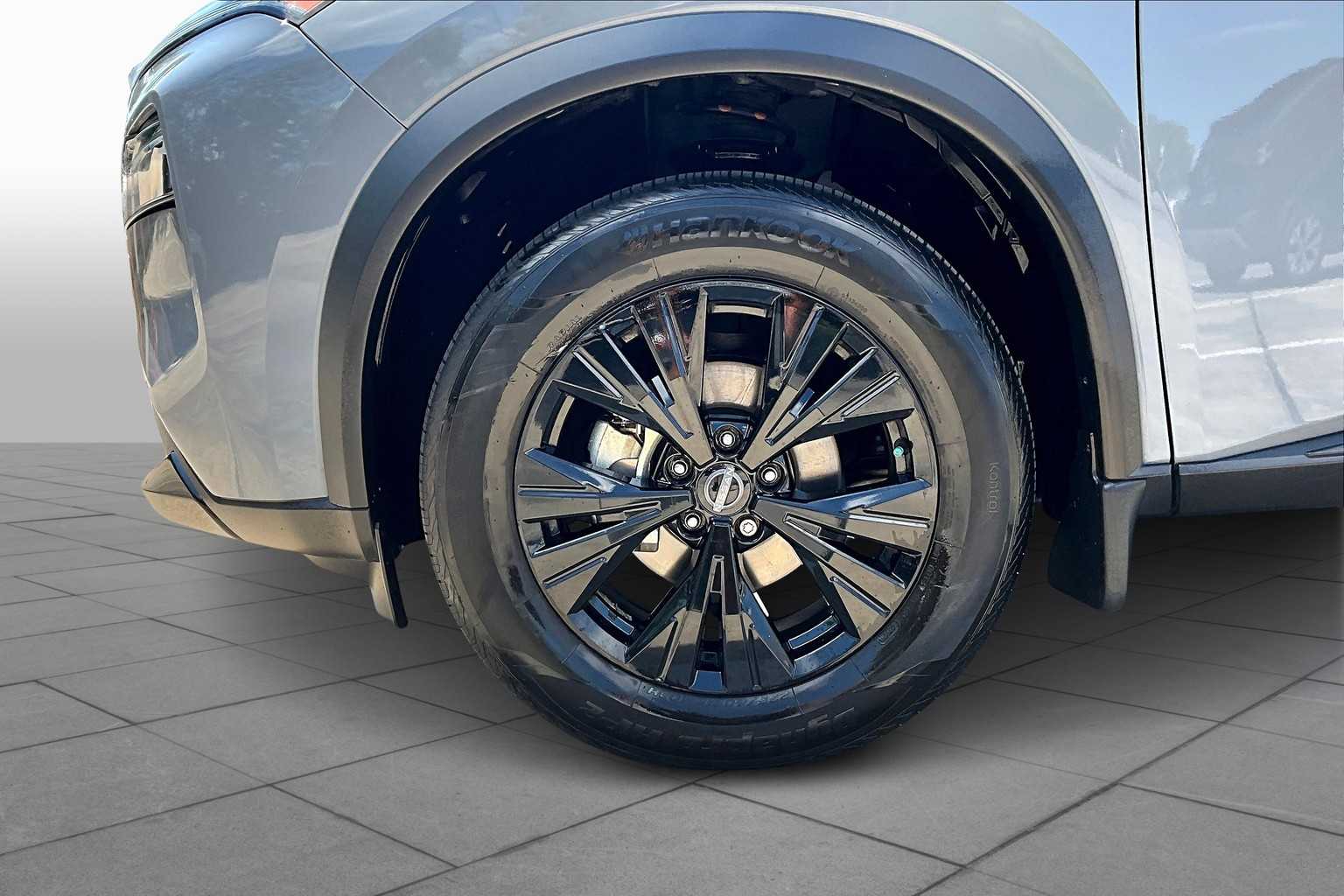 2023 Nissan Rogue SV photo 9