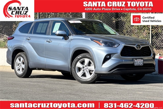 2023 Toyota Highlander LE's photo