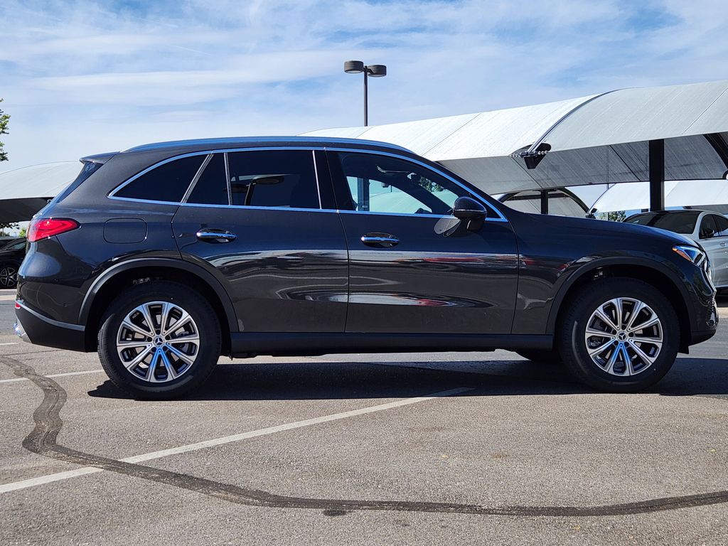 2026 Mercedes Benz GLC 300 4MATIC photo 2