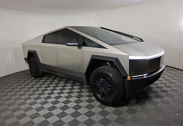 2024 Tesla Cybertruck photo 2