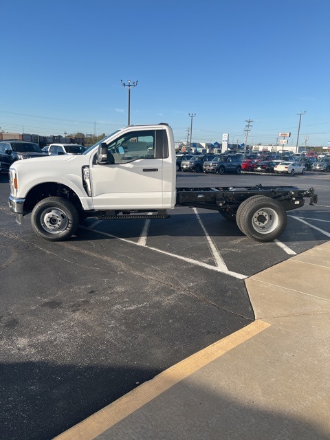 2026 Ford F-350 XL photo 4
