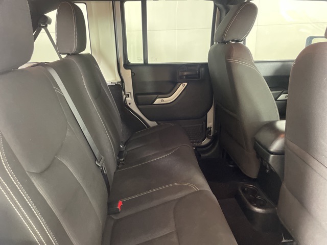2017 Jeep Wrangler Unlimited Rubicon photo 14