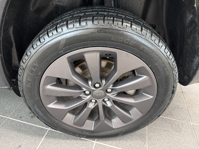 2021 Jeep Cherokee Latitude Lux photo 5