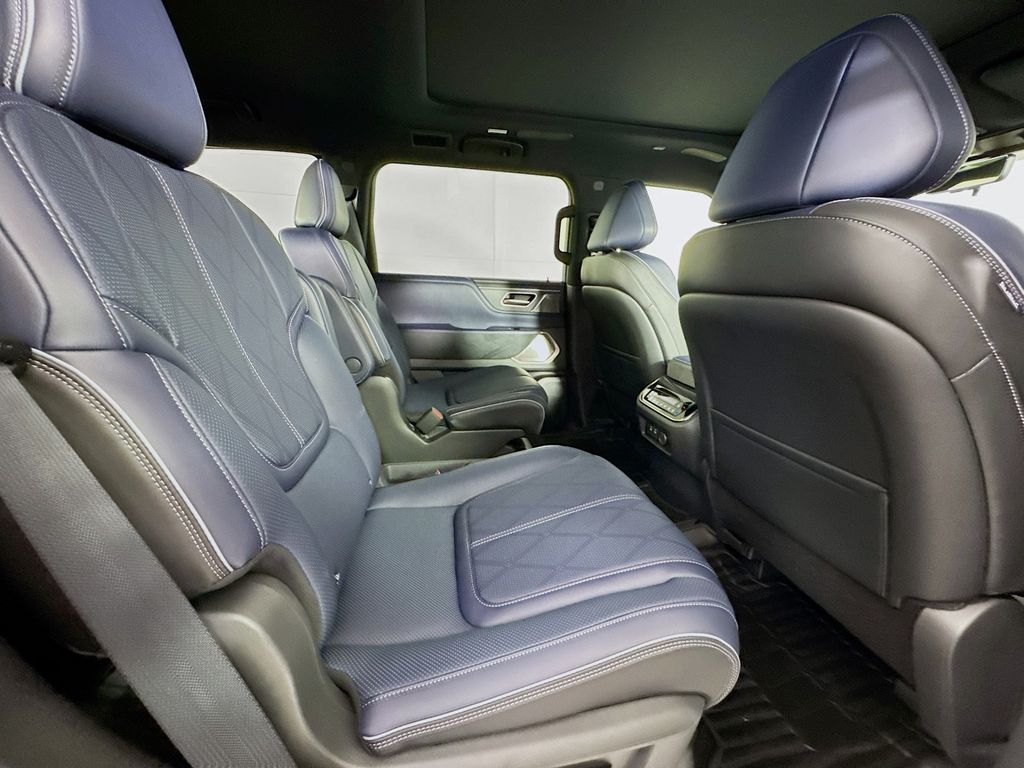 2026 Infiniti QX80 Sensory photo 32