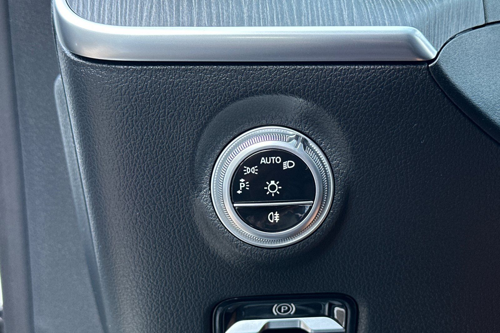 2025 Mercedes Benz C 300 photo 25