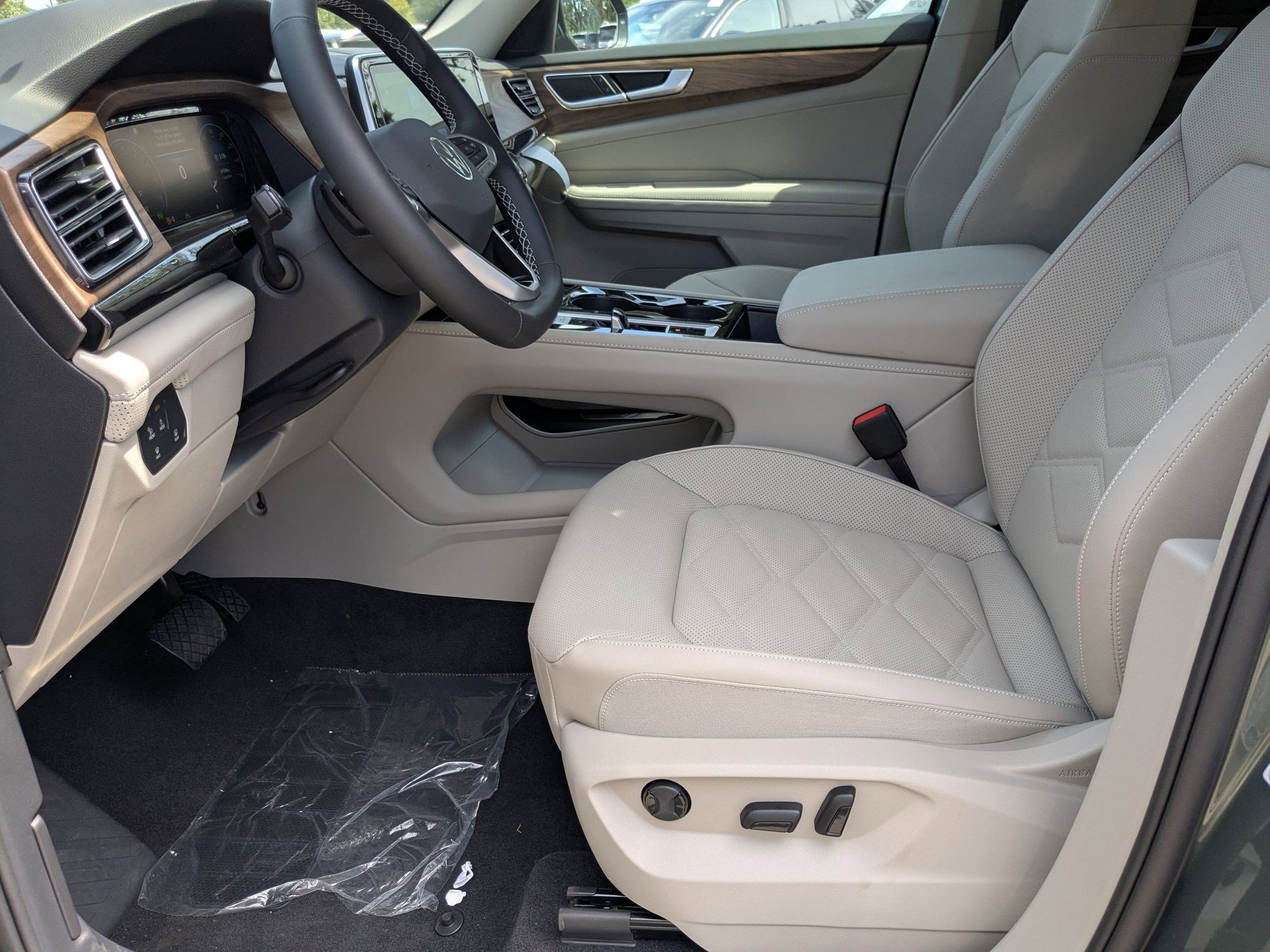 2026 Volkswagen Atlas SE Technology photo 4