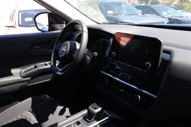2025 Nissan Pathfinder SV photo 19