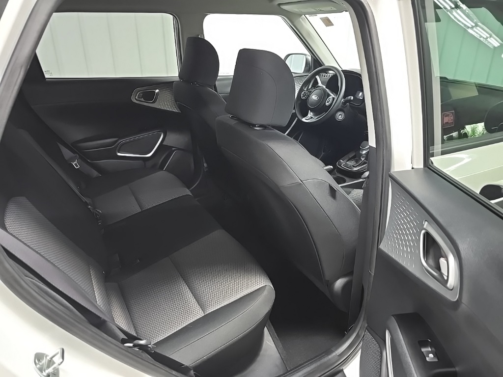 2021 Kia Soul LX photo 16
