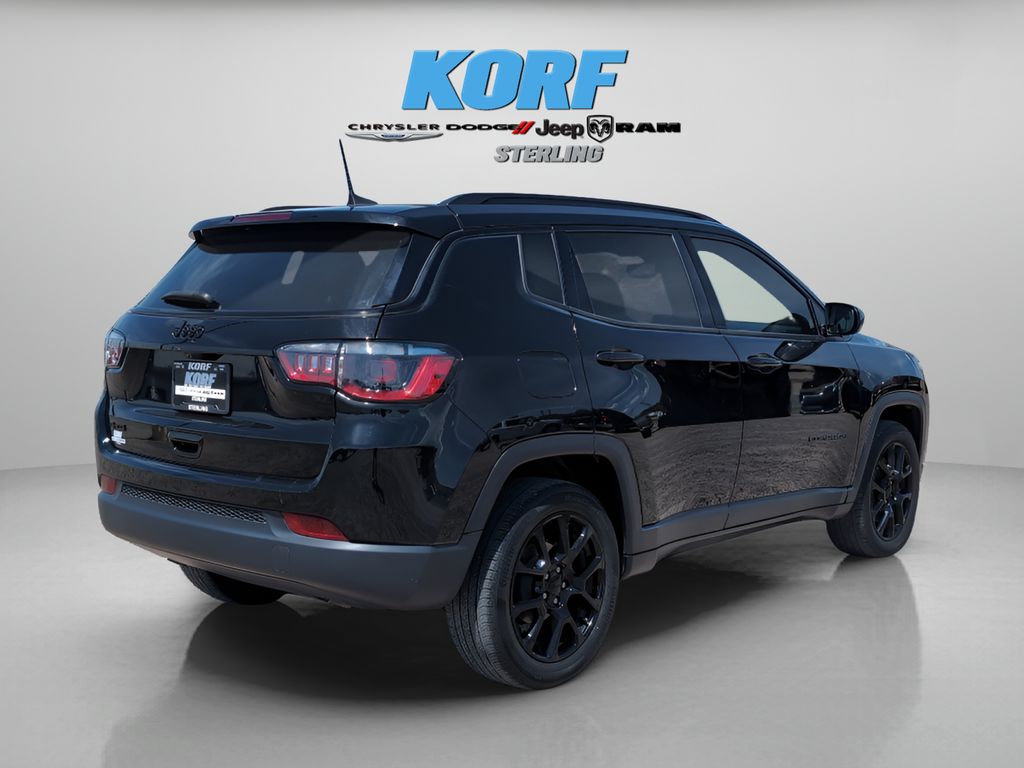 2023 Jeep Compass Altitude photo 2
