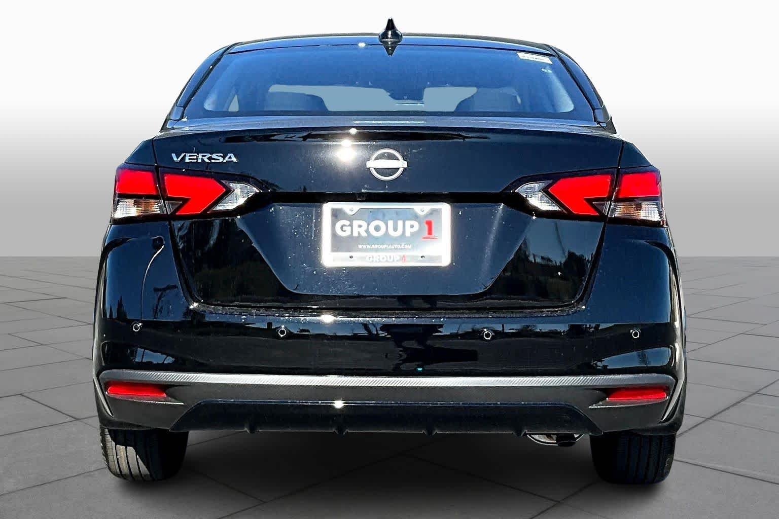 2025 Nissan Versa SV photo 4