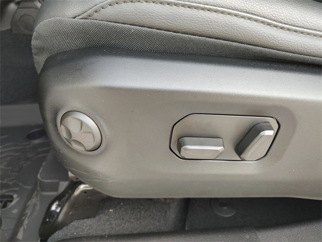 2024 Jeep Wrangler Sahara photo 27