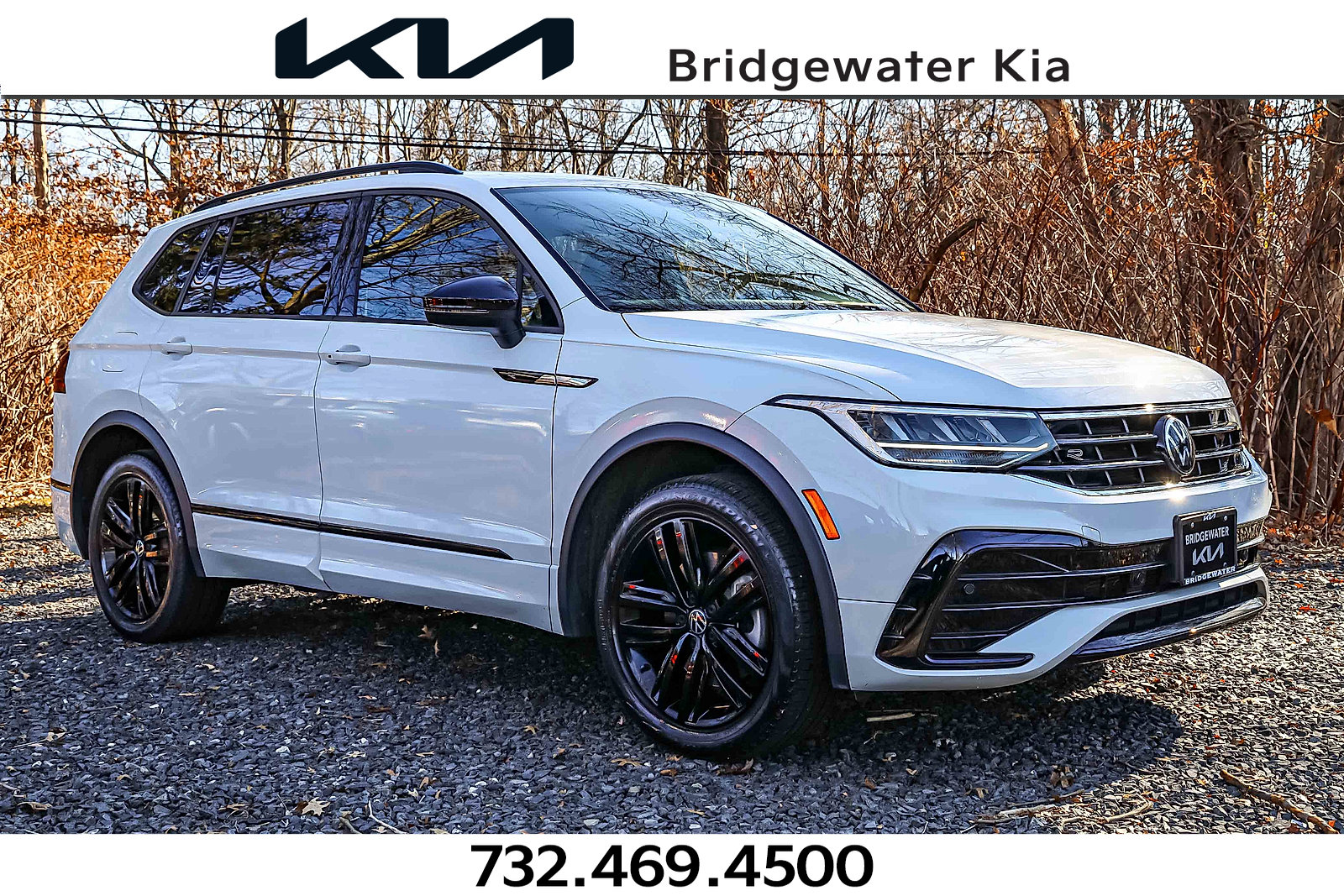 2022 Volkswagen Tiguan SE R-LINE BLACK's photo