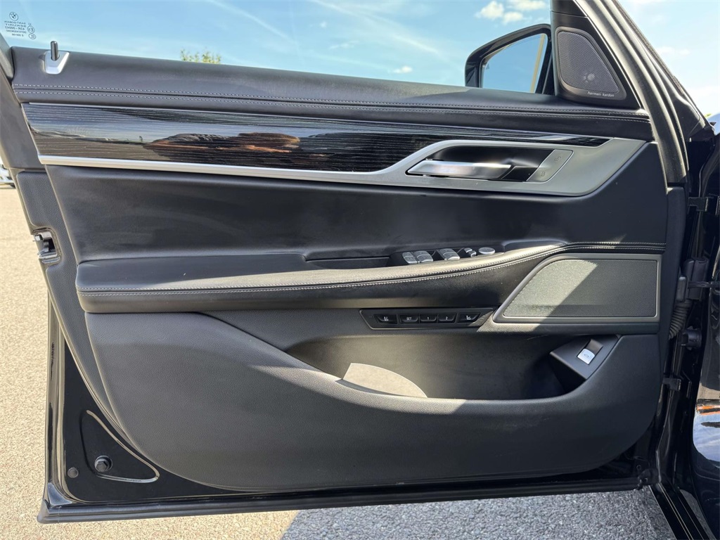 2020 Bmw 750i xDrive Sedan photo 26