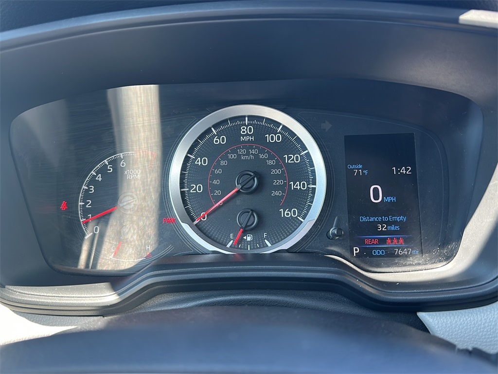 2022 Toyota Corolla Cross LE photo 12