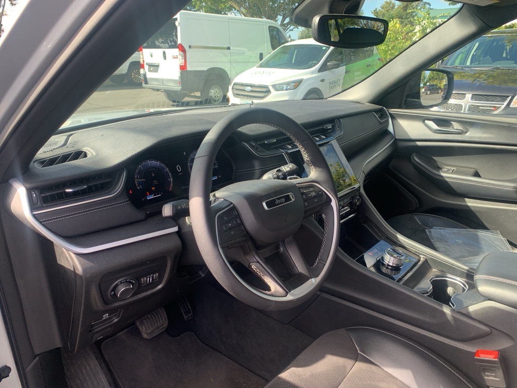 2024 Jeep Grand Cherokee Altitude photo 4