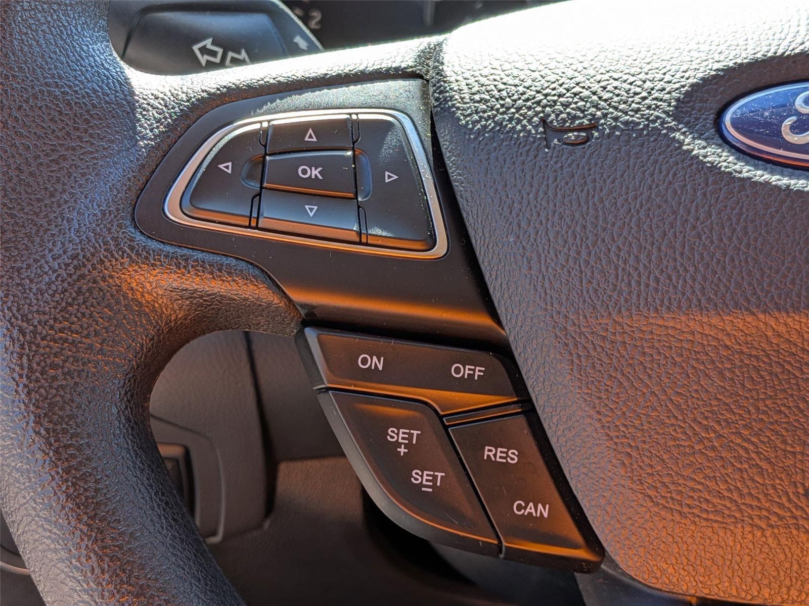 2018 Ford Focus SE photo 16