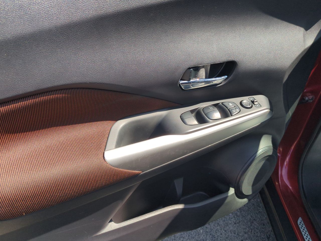 2020 Nissan Kicks SR photo 15