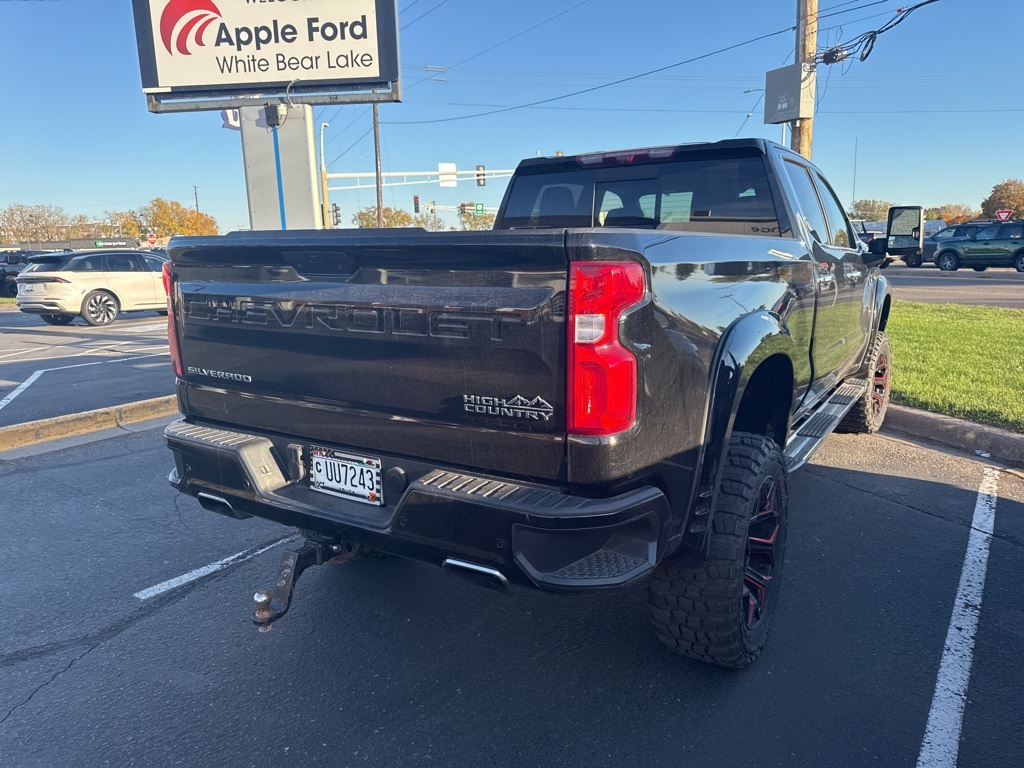 Used 2021 Chevrolet Silverado 1500 High Country with VIN 1GCUYHEL4MZ302047 for sale in White Bear Lake, Minnesota