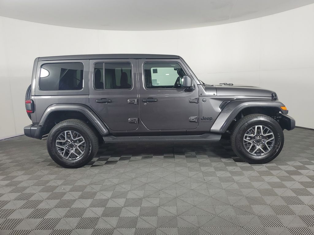 2025 Jeep Wrangler Sahara photo 3