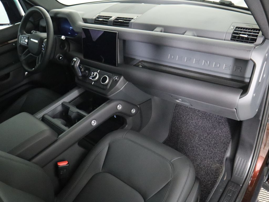 2025 Land Rover Defender 130 S photo 14
