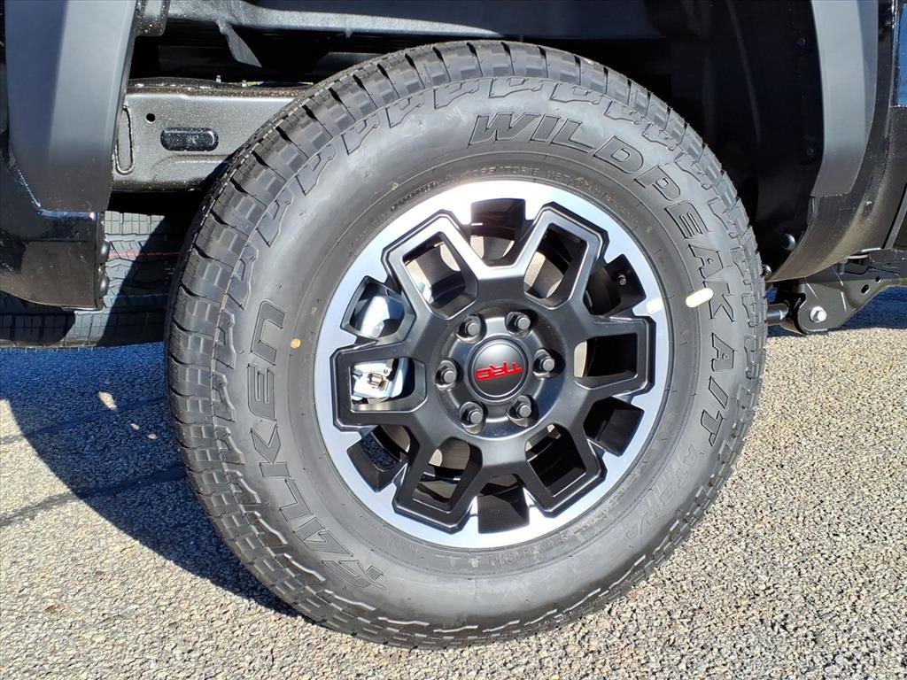 2025 Toyota Tacoma TRD Off-Road photo 4