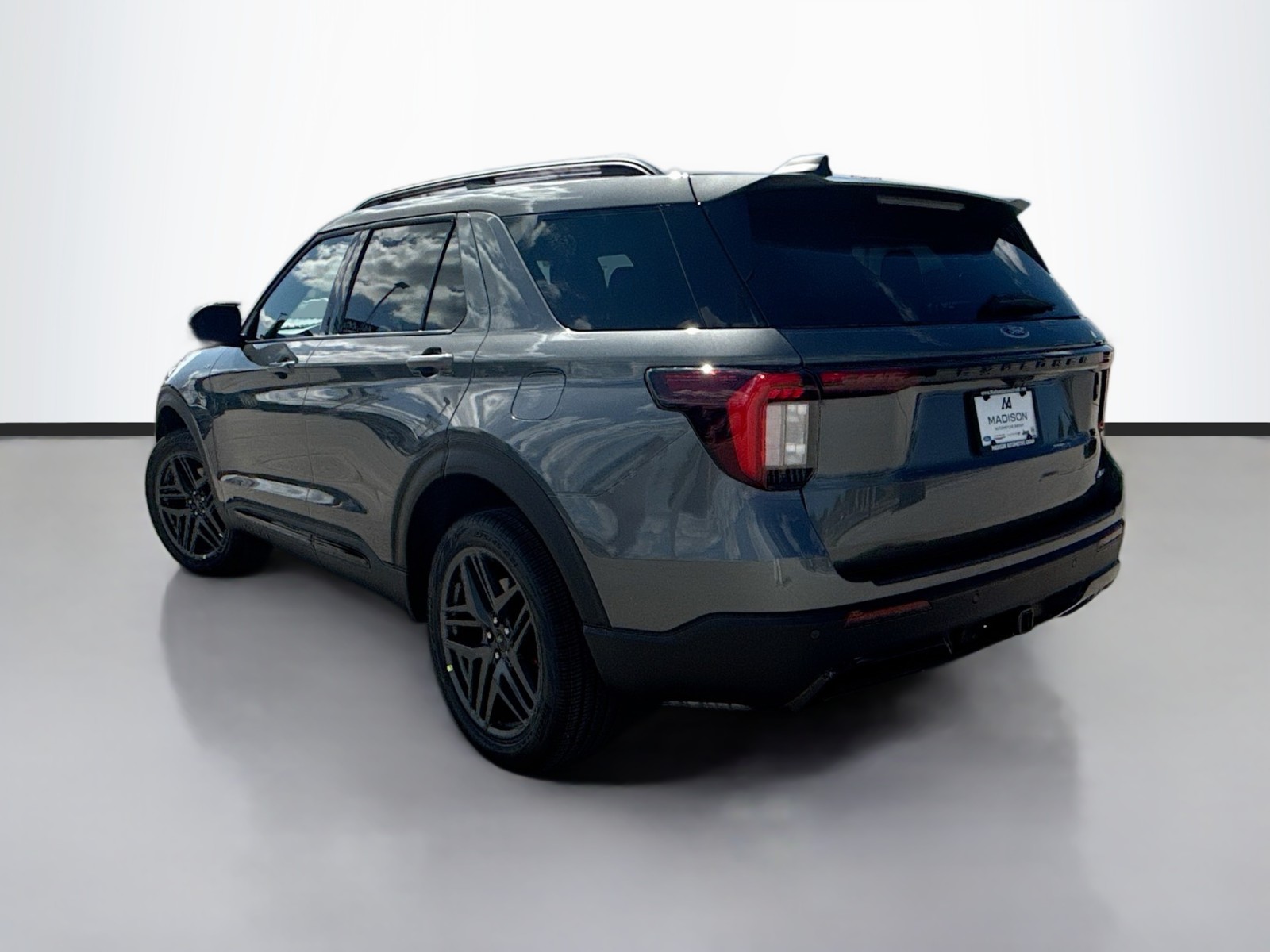 2025 Ford Explorer ST-Line photo 7