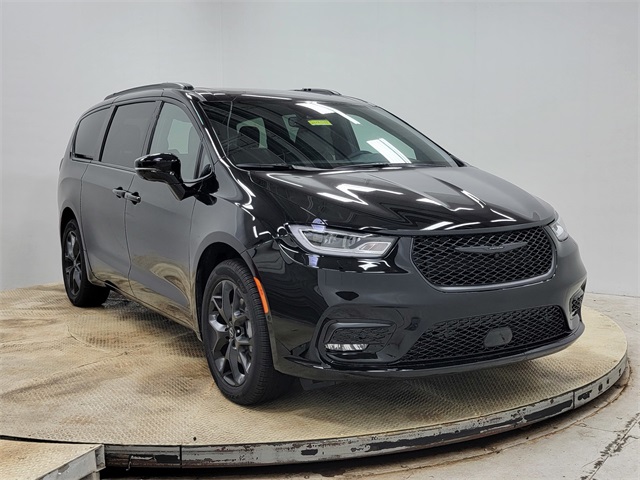 2026 Chrysler Pacifica Limited photo 2