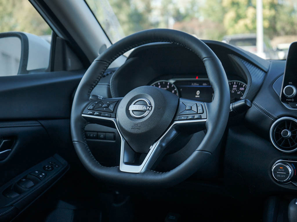 2025 Nissan Sentra SV photo 13